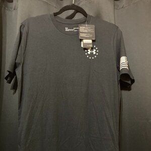 Under Armour Black Short Sleeve Tee with Classic Crew Neck and Relaxed Fit S